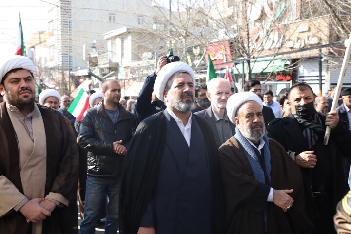 تصاویر/اجتماع مردم غیور سنندج  در محکومیت اغتشاشات اخیر