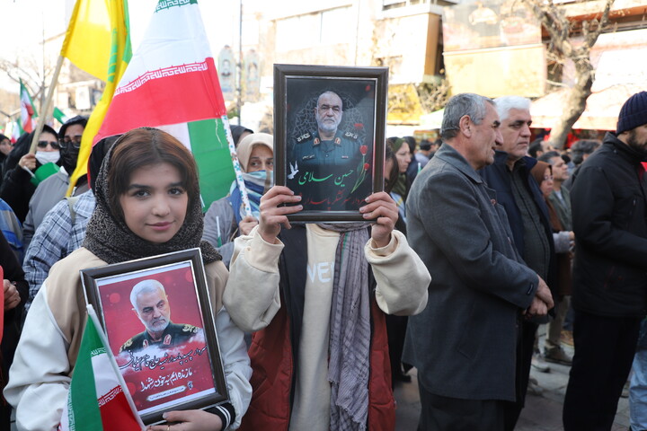 تصاویر/اجتماع مردم غیور سنندج  در محکومیت اغتشاشات اخیر