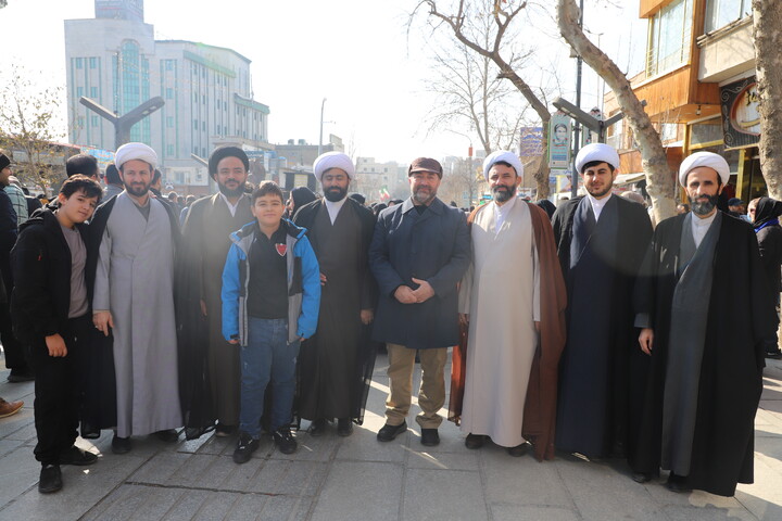 تصاویر/اجتماع مردم غیور سنندج  در محکومیت اغتشاشات اخیر