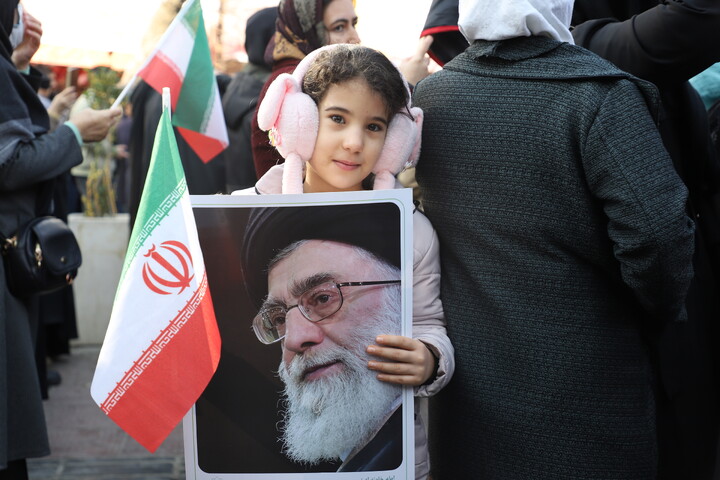 تصاویر/اجتماع مردم غیور سنندج  در محکومیت اغتشاشات اخیر