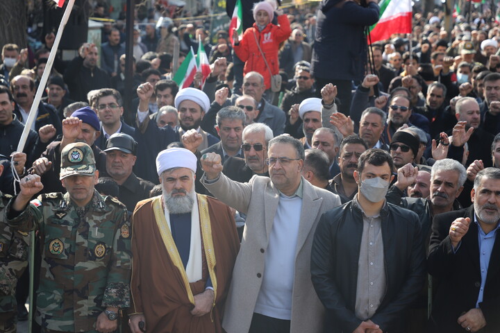 تصاویر/اجتماع مردم غیور سنندج  در محکومیت اغتشاشات اخیر