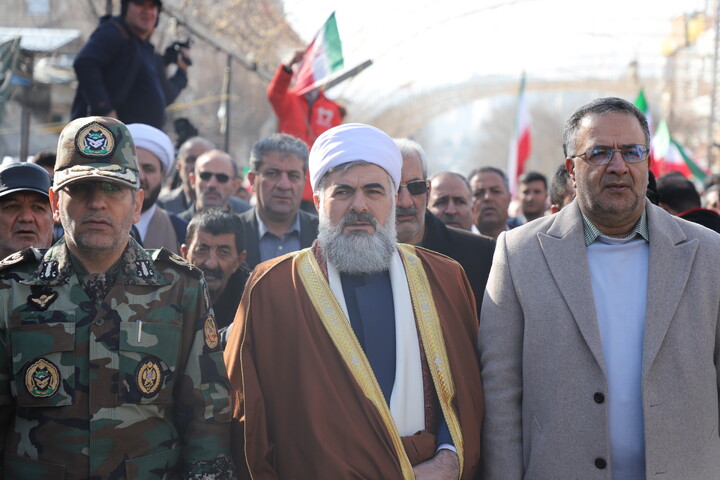 تصاویر/اجتماع مردم غیور سنندج  در محکومیت اغتشاشات اخیر