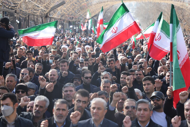 تصاویر/اجتماع مردم غیور سنندج  در محکومیت اغتشاشات اخیر