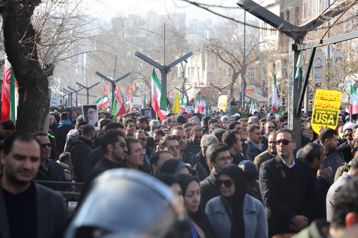 تصاویر/اجتماع مردم غیور سنندج  در محکومیت اغتشاشات اخیر