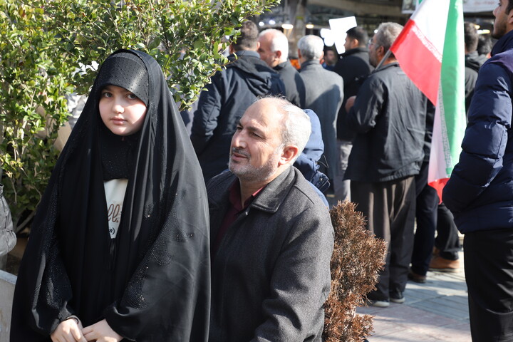 تصاویر/اجتماع مردم غیور سنندج  در محکومیت اغتشاشات اخیر