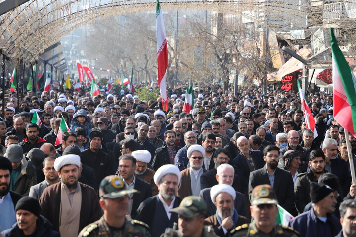 تصاویر/اجتماع مردم غیور سنندج  در محکومیت اغتشاشات اخیر