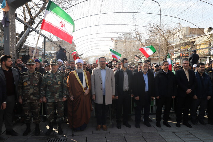 تصاویر/اجتماع مردم غیور سنندج  در محکومیت اغتشاشات اخیر