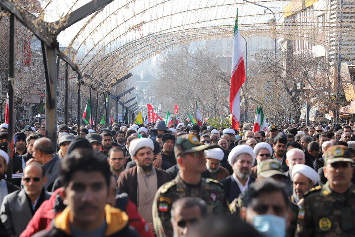 تصاویر/اجتماع مردم غیور سنندج  در محکومیت اغتشاشات اخیر