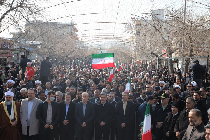 تصاویر/اجتماع مردم غیور سنندج  در محکومیت اغتشاشات اخیر