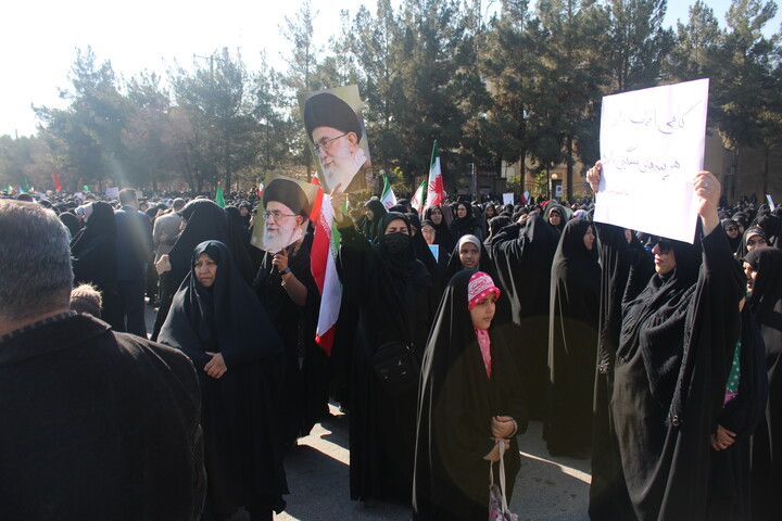 تصاویر/ خروش مردم کرمان در راهپیمایی ۲۲ دی