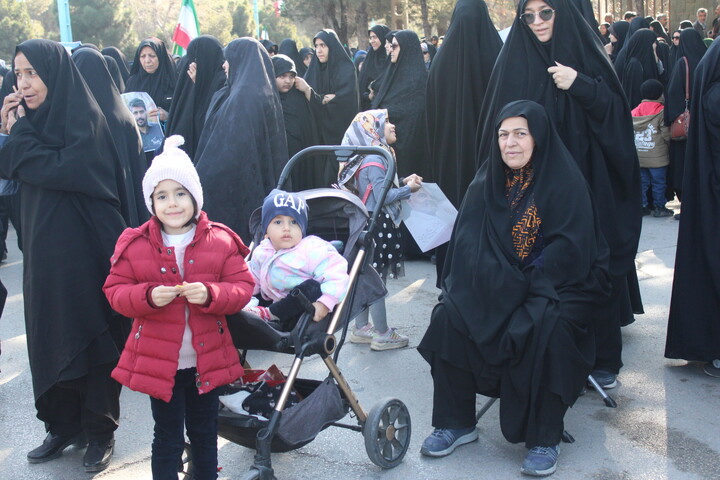 تصاویر/ خروش مردم کرمان در راهپیمایی ۲۲ دی