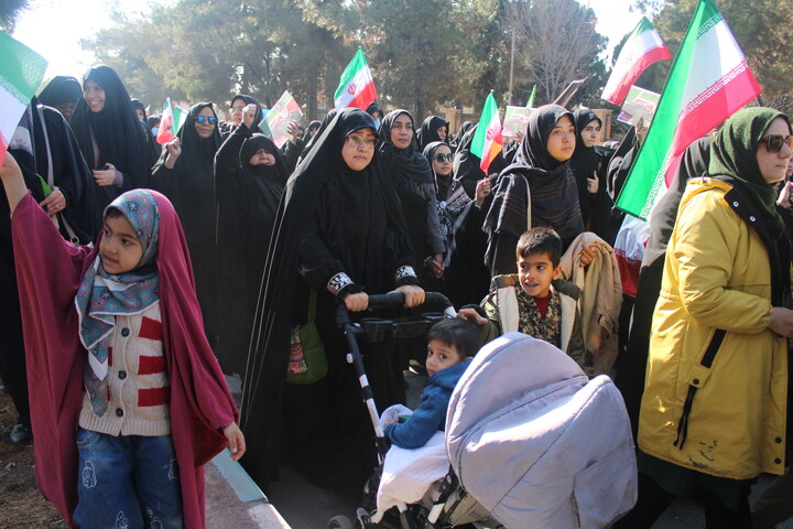 تصاویر/ خروش مردم کرمان در راهپیمایی ۲۲ دی