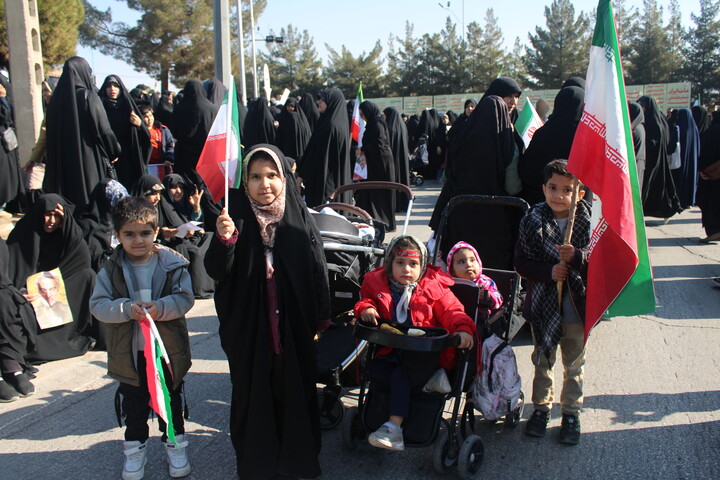 تصاویر/ خروش مردم کرمان در راهپیمایی ۲۲ دی