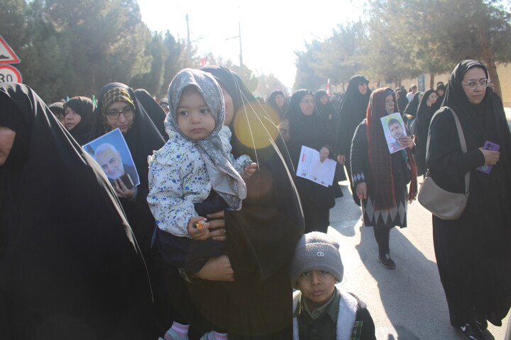 تصاویر/ خروش مردم کرمان در راهپیمایی ۲۲ دی