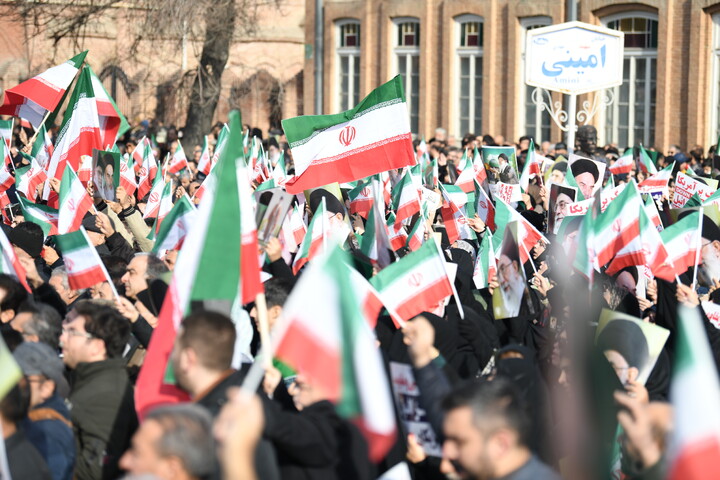 تصاویر/ تجمع و راهپیمایی مردم ارومیه در حمایت از جمهوری اسلامی ایران