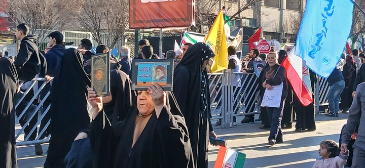 تصاویر راهپیمایی مردم مشهد در محکومیت اقدامات اغتشاش گران