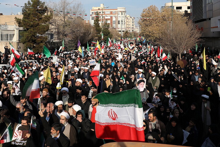 تصاویر/راهپیمایی باشکوه مردم قم بر علیه تروریسم صهیونی آمریکایی