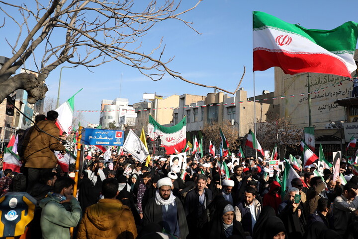 تصاویر/راهپیمایی باشکوه مردم قم بر علیه تروریسم صهیونی آمریکایی