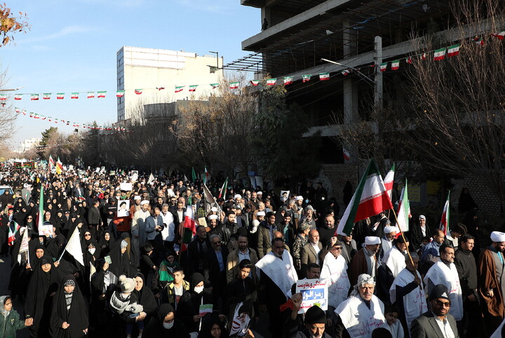 تصاویر/راهپیمایی باشکوه مردم قم بر علیه تروریسم صهیونی آمریکایی