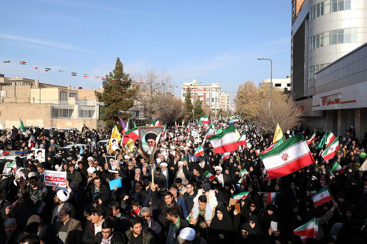 تصاویر/راهپیمایی باشکوه مردم قم بر علیه تروریسم صهیونی آمریکایی