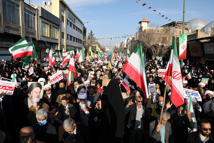 تصاویر/راهپیمایی باشکوه مردم قم بر علیه تروریسم صهیونی آمریکایی