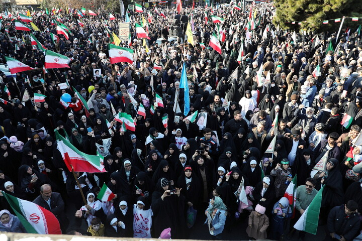 تصاویر/راهپیمایی باشکوه مردم قم بر علیه تروریسم صهیونی آمریکایی