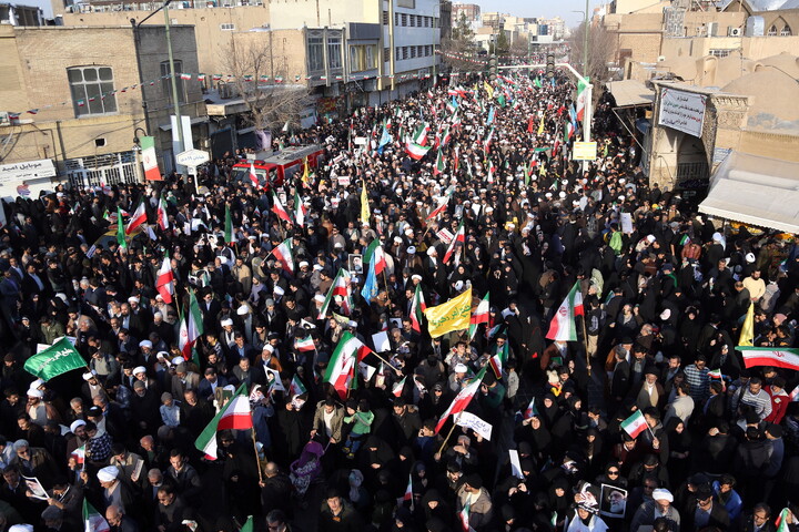 تصاویر/راهپیمایی باشکوه مردم قم بر علیه تروریسم صهیونی آمریکایی