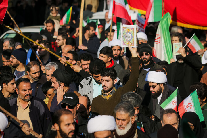 تصاویر/ حماسه آفرینی مردم قم در یوم الله 22 دی