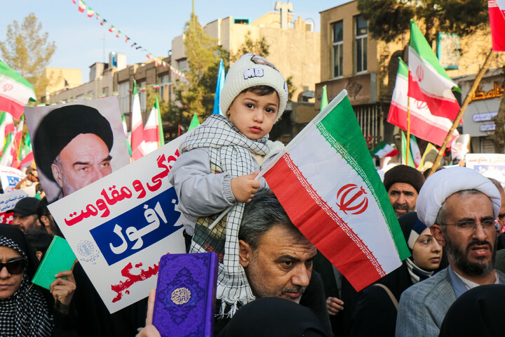 تصاویر/ حماسه آفرینی مردم قم در یوم الله 22 دی