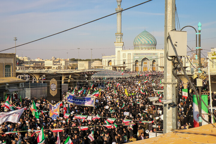 تصاویر/ حماسه آفرینی مردم قم در یوم الله 22 دی