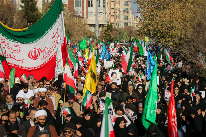 تصاویر/ حماسه آفرینی مردم قم در یوم الله 22 دی