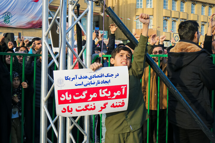 تصاویر/ حماسه آفرینی مردم قم در یوم الله 22 دی