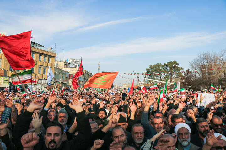 تصاویر/ حماسه آفرینی مردم قم در یوم الله 22 دی