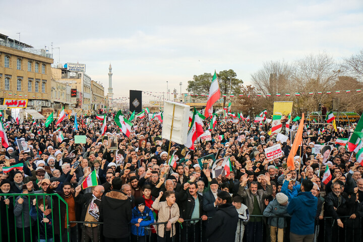 تصاویر/ حماسه آفرینی مردم قم در یوم الله 22 دی