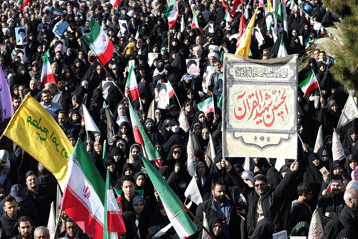 تصاویر/ راهپیمایی باشکوه مردم قم علیه اغتشاشگران