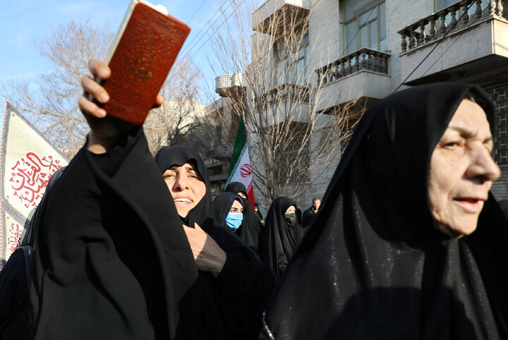 تصاویر/ راهپیمایی باشکوه مردم قم علیه اغتشاشگران