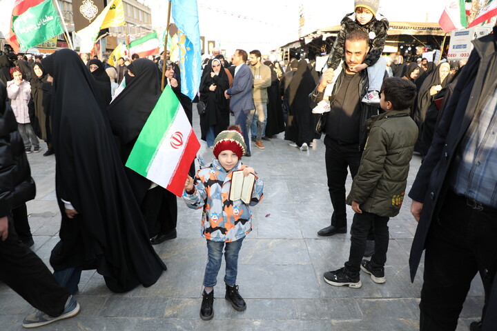 تصاویر/ راهپیمایی باشکوه مردم قم علیه اغتشاشگران