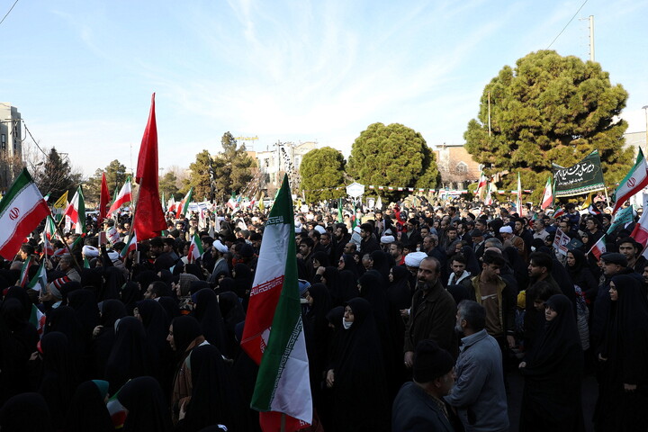 تصاویر/ راهپیمایی باشکوه مردم قم علیه اغتشاشگران