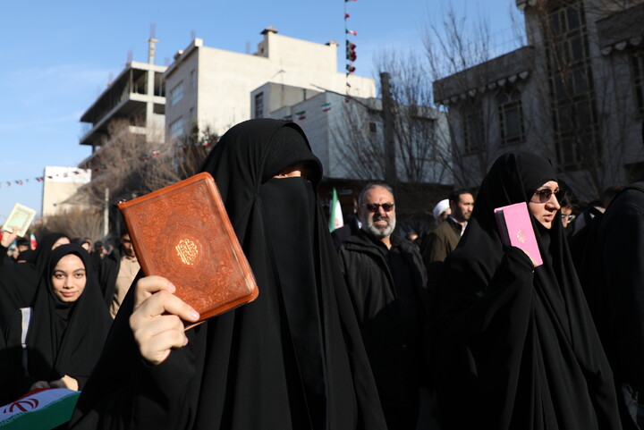 تصاویر/ راهپیمایی باشکوه مردم قم علیه اغتشاشگران