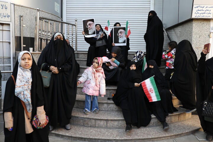 تصاویر/ راهپیمایی باشکوه مردم قم علیه اغتشاشگران