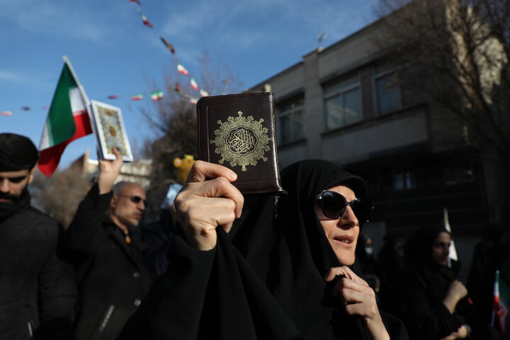 تصاویر/ راهپیمایی باشکوه مردم قم علیه اغتشاشگران