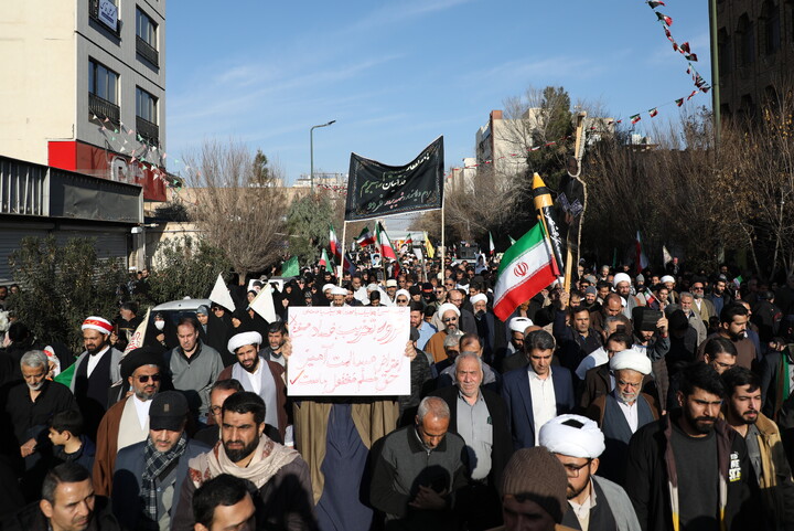 تصاویر/ راهپیمایی باشکوه مردم قم علیه اغتشاشگران