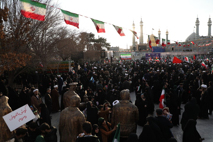 تصاویر/ راهپیمایی باشکوه مردم قم علیه اغتشاشگران