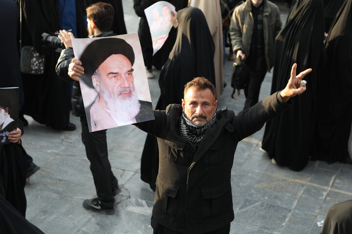 تصاویر/ راهپیمایی باشکوه مردم قم علیه اغتشاشگران