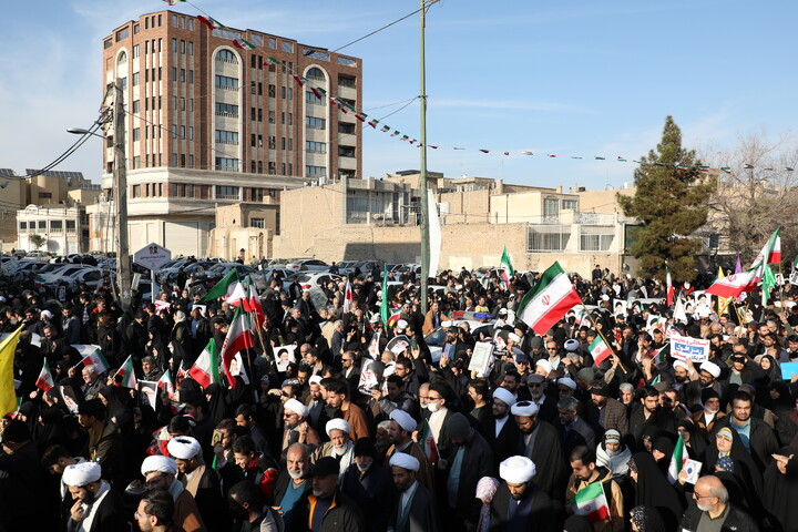 تصاویر/ راهپیمایی باشکوه مردم قم علیه اغتشاشگران