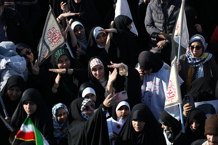 تصاویر/ راهپیمایی باشکوه مردم قم علیه اغتشاشگران