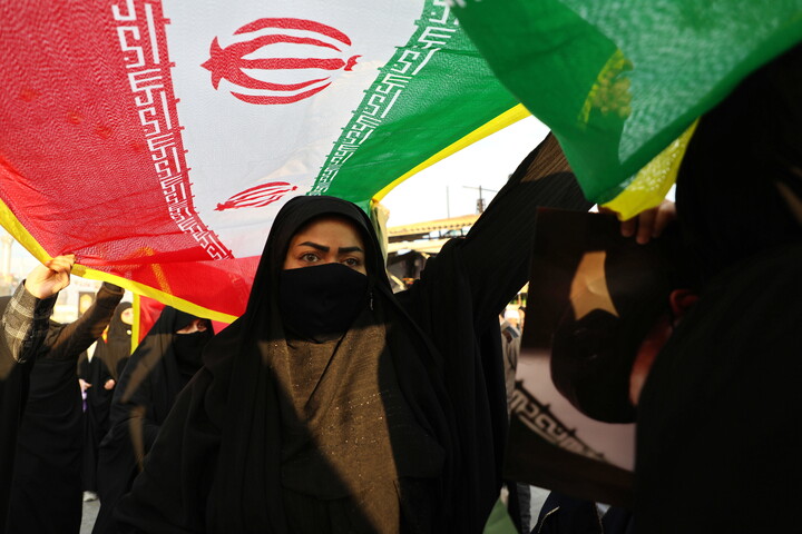 تصاویر/ راهپیمایی باشکوه مردم قم علیه اغتشاشگران