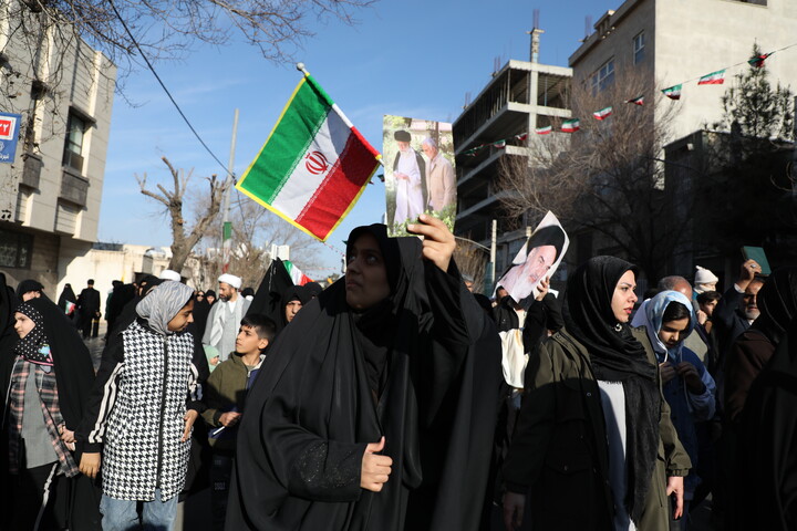 تصاویر/ راهپیمایی باشکوه مردم قم علیه اغتشاشگران