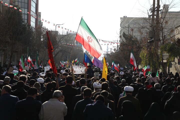 تصاویر/ راهپیمایی باشکوه مردم قم علیه اغتشاشگران