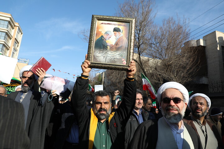 تصاویر/ راهپیمایی باشکوه مردم قم علیه اغتشاشگران